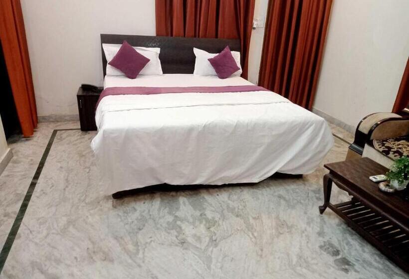 Трехместный Номер Классика, Oyo Flagship Hotel Sk Grand
