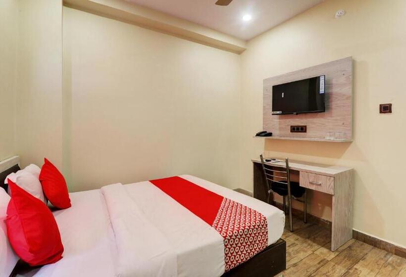 اتاق کلاسیک سه تخته, Oyo Flagship Royal Guest House