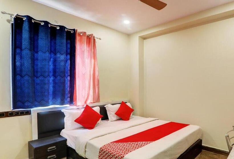 اتاق کلاسیک سه تخته, Oyo Flagship Royal Guest House