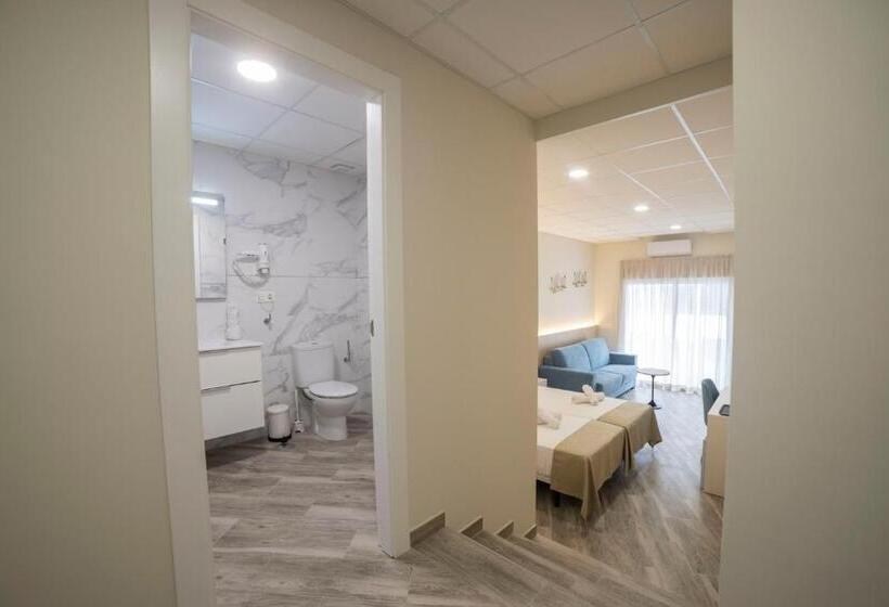 اتاق لوکس چهار تخته, Hostal Altea Karma