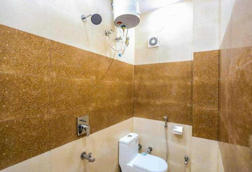 Трехместный Номер Классика, Collection O Hotel Kp