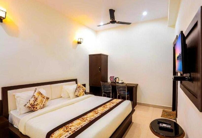 Трехместный Номер Классика, Collection O Hotel Kp