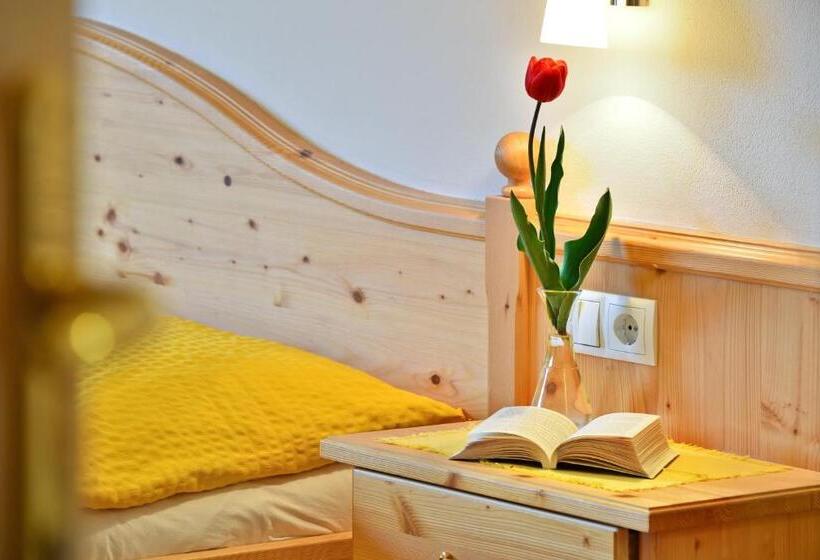 Семейный Номер, Saderhof