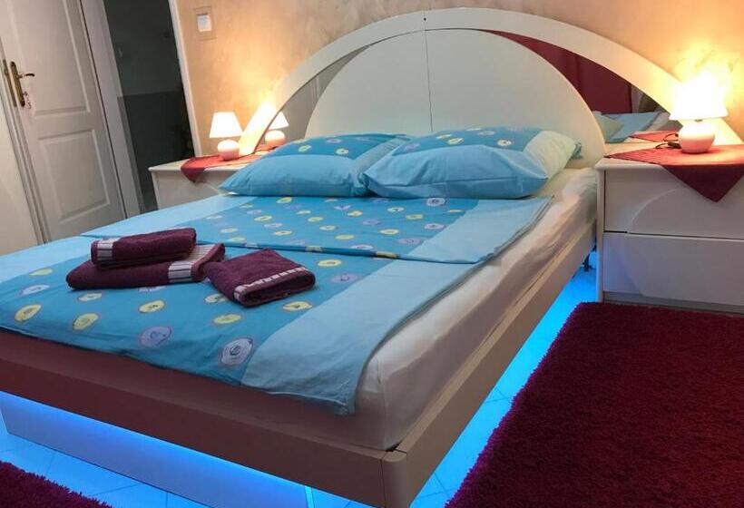اتاق استاندارد, Guesthouse Rebel
