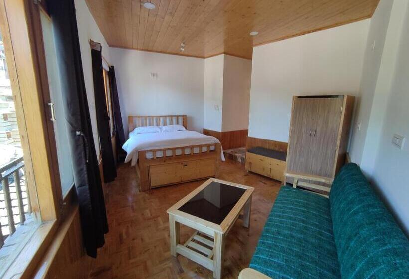 اتاق لوکس, Robinhood Travel Hostel