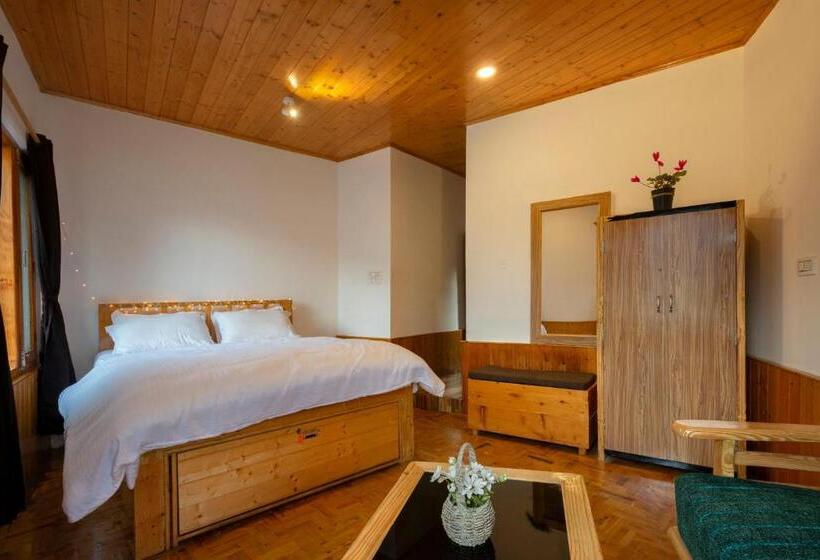 اتاق لوکس, Robinhood Travel Hostel
