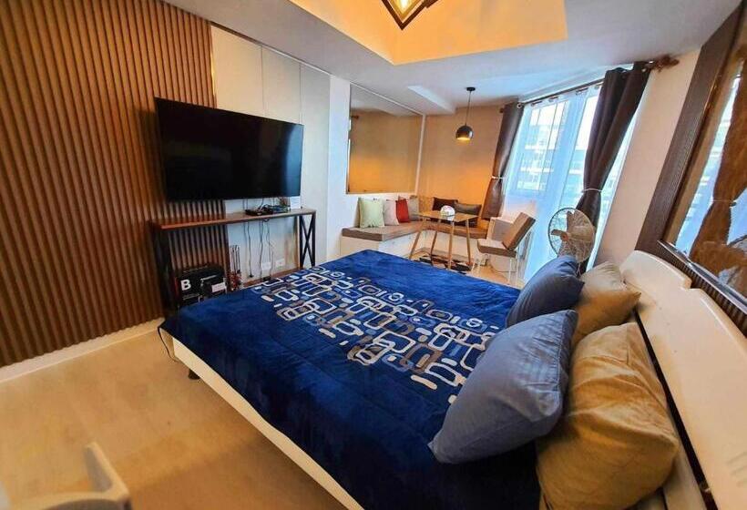 스위트 킹사이즈 침대, Azure North   Executive Suite