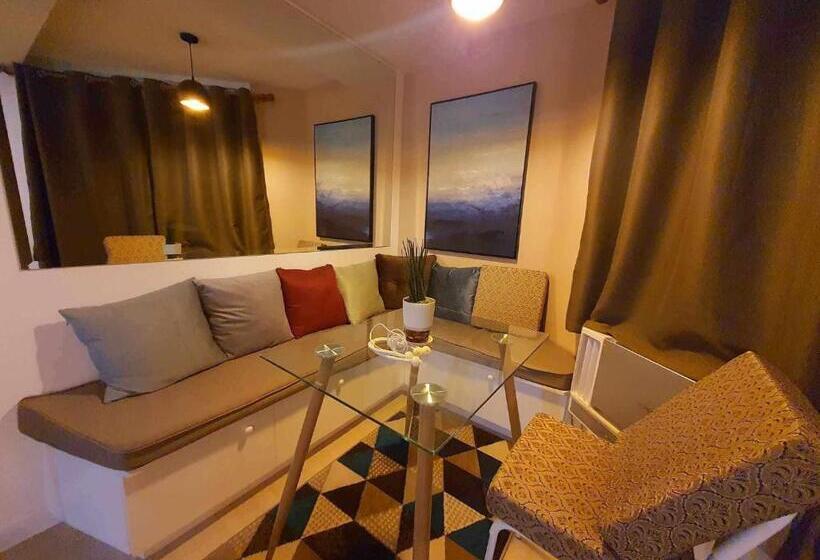 스위트 킹사이즈 침대, Azure North   Executive Suite