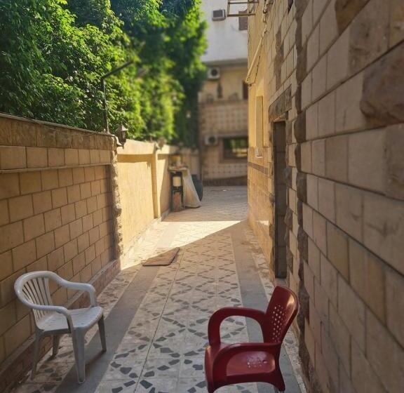 اتاق استاندارد با چشم‌انداز باغ, Happy Pyramids Inn