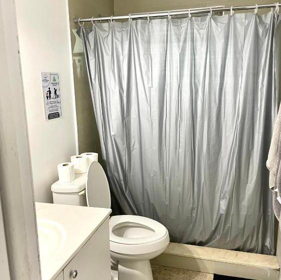 共用房间的床, Miami House 2