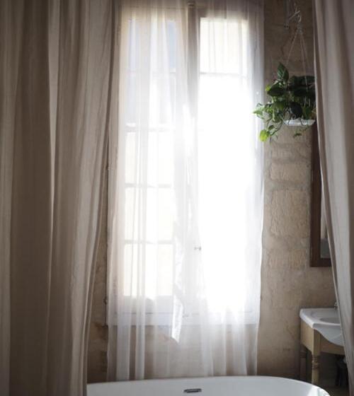اتاق سوپریور, At Home In Arles