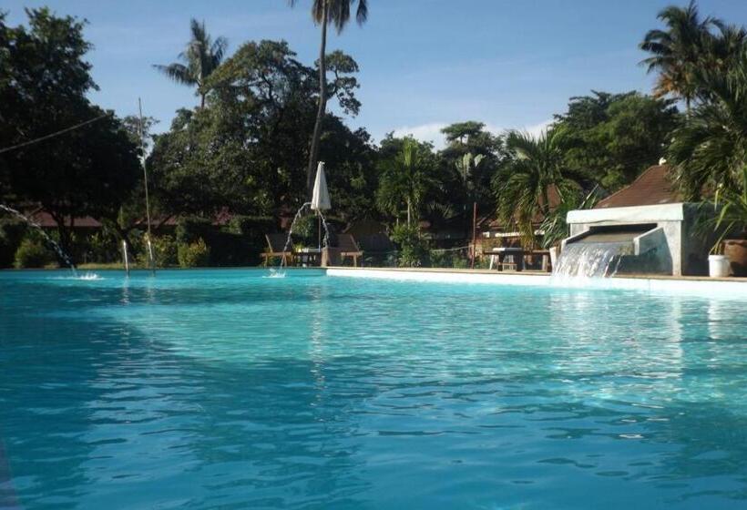 Номер Стандарт Вид на Бассейн, Lanta Long Beach Hostel