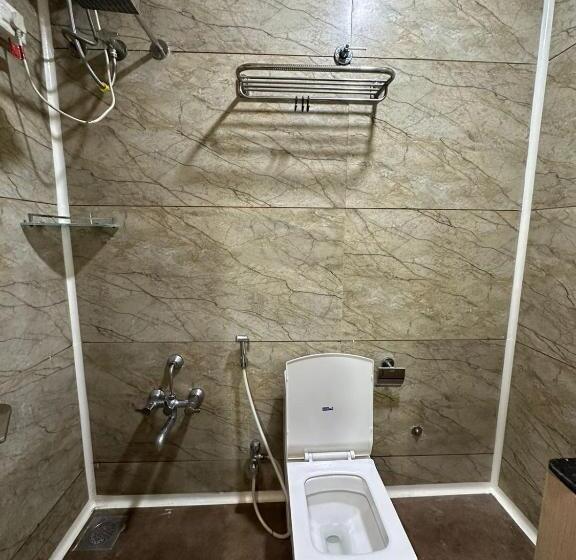 اتاق لوکس, Atithi Inn