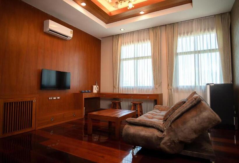 Четырехместный Номер Deluxe, Huan Chom Jan Hometel At Lampang