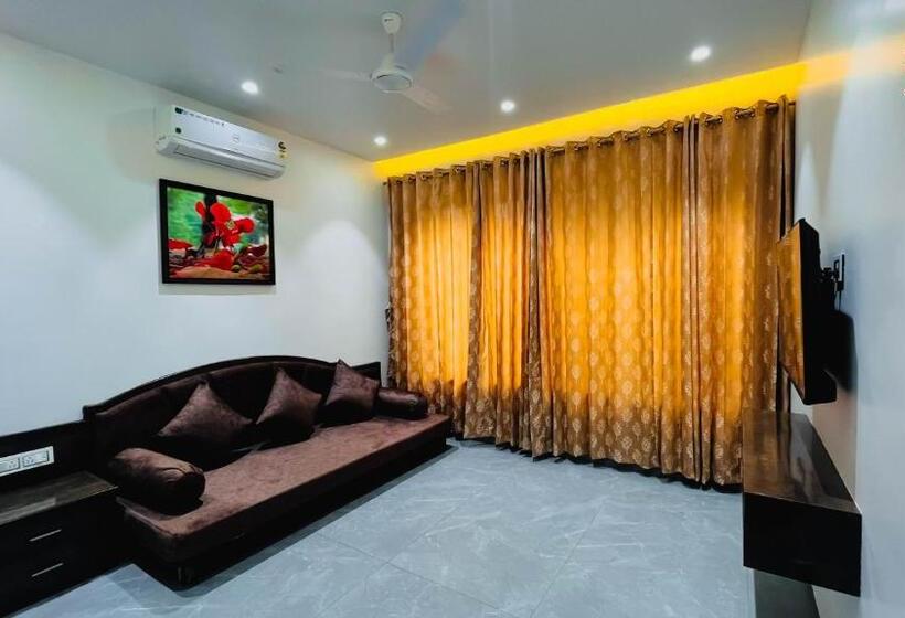 带大床的套房, Gulmohar Resort & Spa