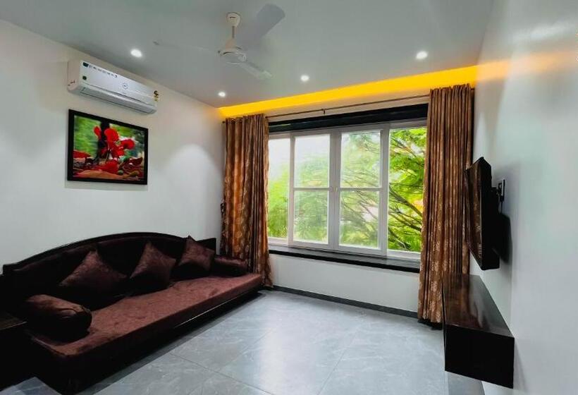 带大床的套房, Gulmohar Resort & Spa