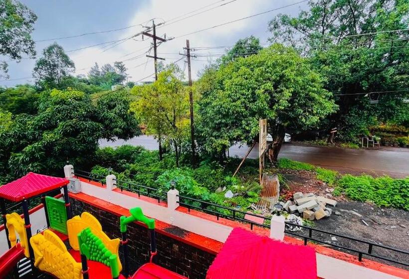 带大床的套房, Gulmohar Resort & Spa