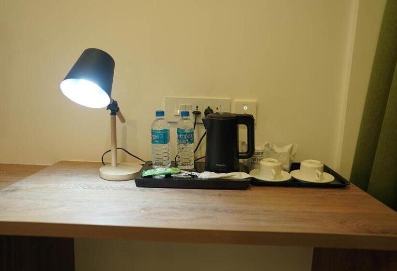 스위트, Vkj Inn Aluva