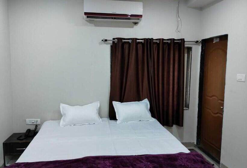 Трехместный Номер Классика, Oyo Hotel Deepali Inn