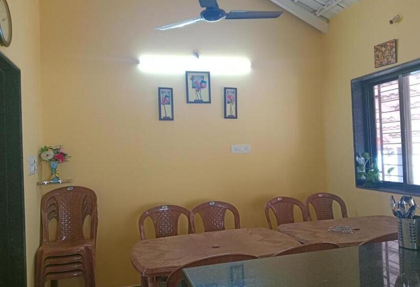 Номер Стандарт Трехместный, Fulora Guest House Only Family Welcomed