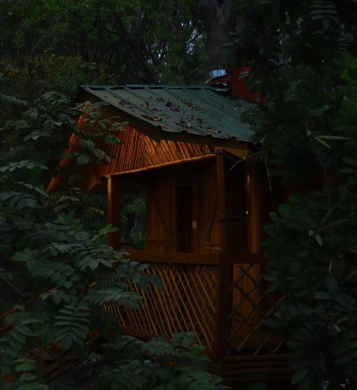Шале 1 Спальня, Cure Monastery