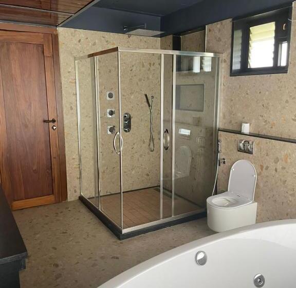 带按摩浴盆的套房, Biranji Aqua Retreat