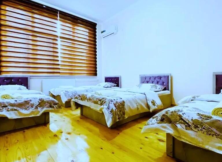 스탠다드 4인용 룸 공용 욕실, Minor Hostel Bukhara
