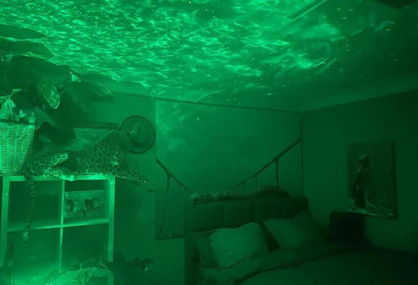 اتاق استاندارد, Jungle Magic Room Near Atomium , Heyzel Stadium