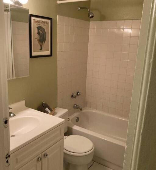 اتاق استاندارد, Private Room With Shared Bathroom In Lakeview   2c