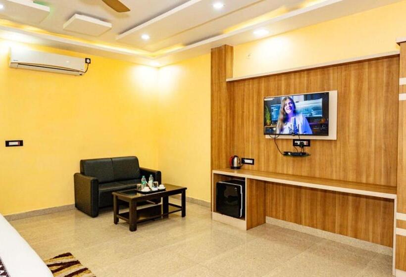 Трехместный Номер Deluxe, Mangalam Inn