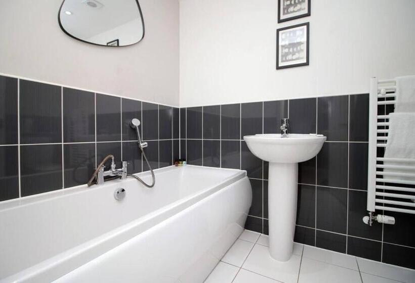Дом 1 Спальня, 4 Br | Free Parking | Garden