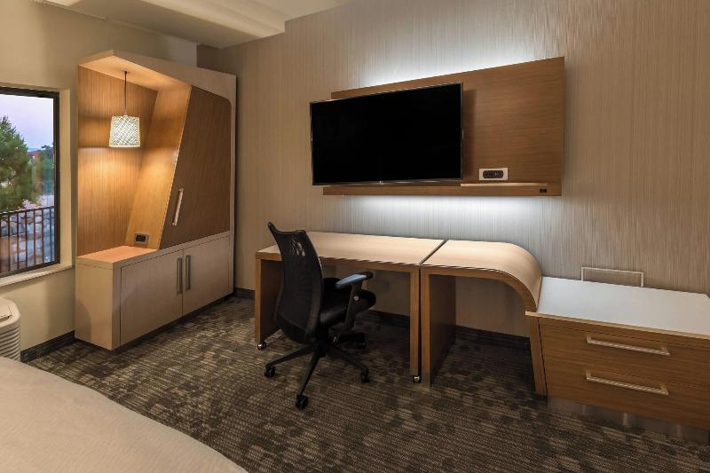 اتاق استاندارد با چشم‌انداز رودخانه, Courtyard By Marriott Reno Downtown/riverfront