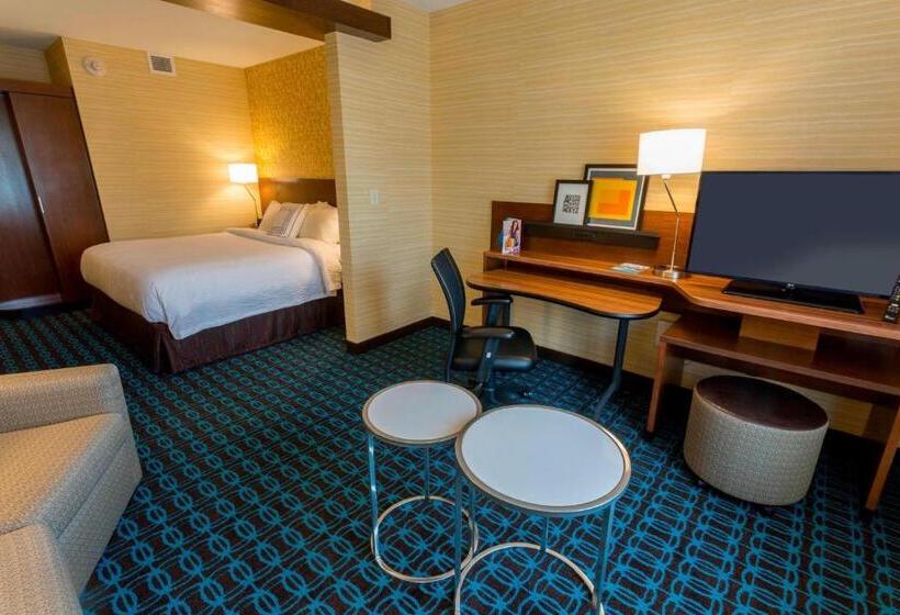 带大床的套房, Fairfield Inn & Suites By Marriott Geneva Finger Lakes