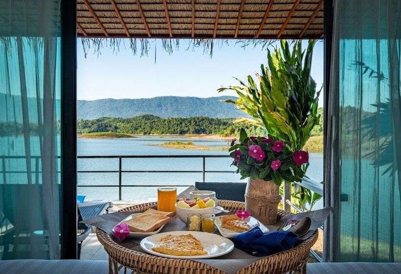 Бунгало Superior, The Sanctuary Nam Ngum Beach Resort