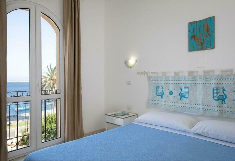 اتاق راحتی با چشم‌انداز دریا, Muma Hostel