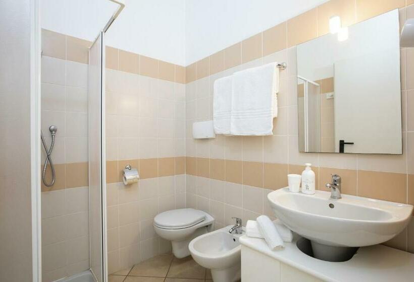 اتاق راحتی با چشم‌انداز دریا, Muma Hostel