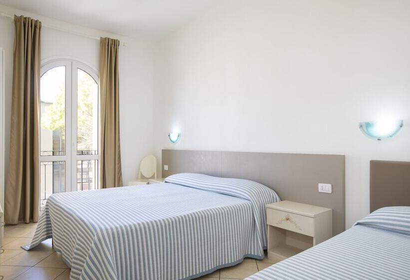 اتاق استاندارد سه نفره, Muma Hostel