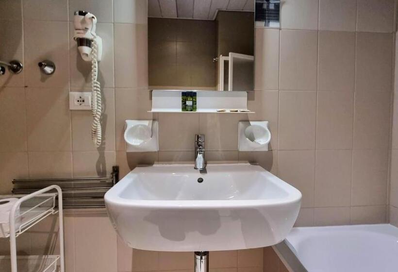 اتاق استاندارد سه نفره, Locanda Al Volo Tommaseo