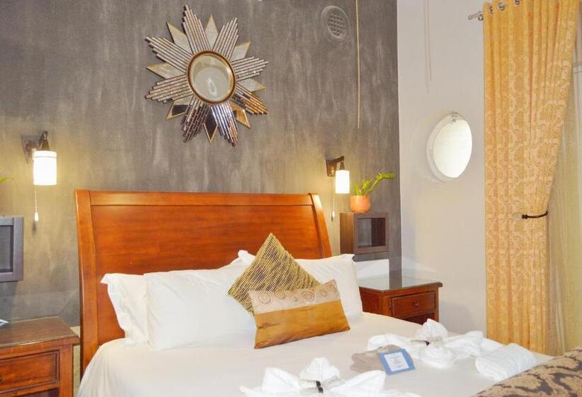 Family Suite, On The Estuary