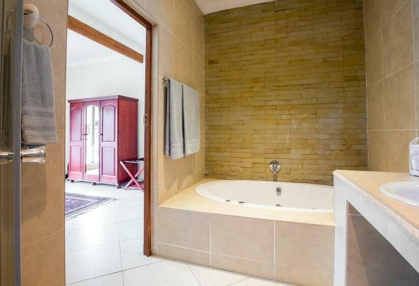 Семейный Номер, Turtle Bay Lodge