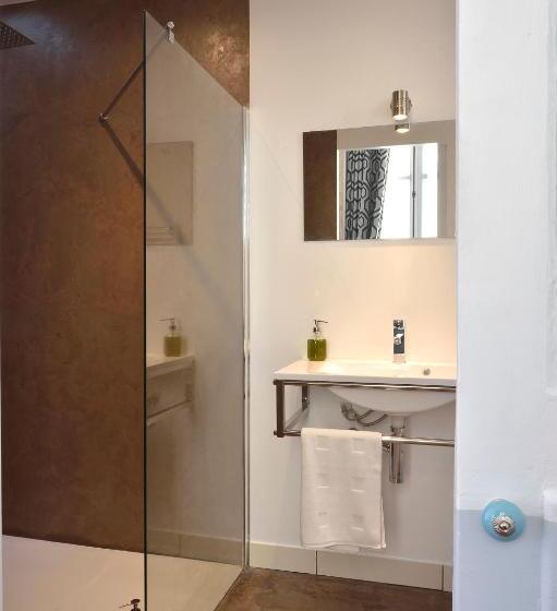 غرفة قياسية ثلاثية مزودة بتراس, B&b Villa Du Roc Fleuri