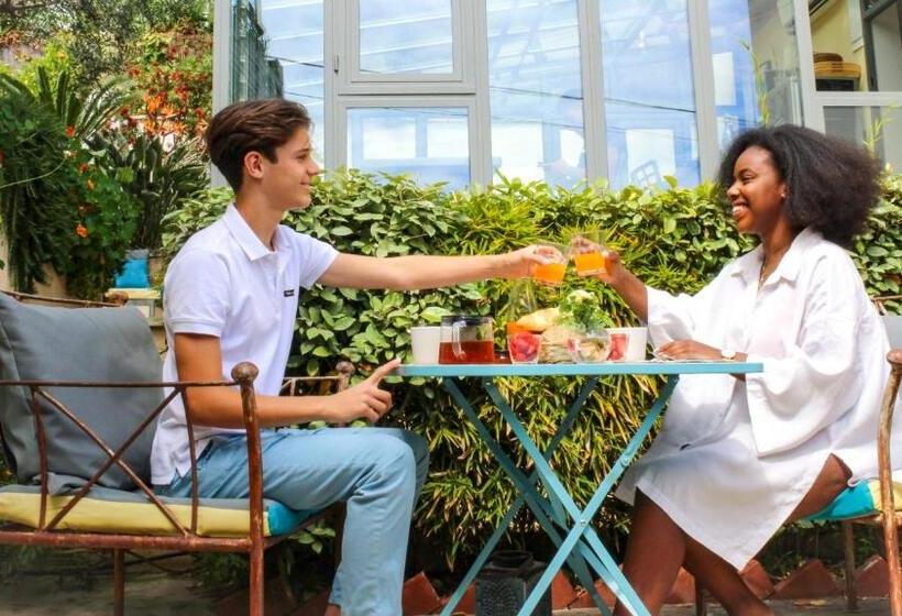 غرفة قياسية ثلاثية مزودة بتراس, B&b Villa Du Roc Fleuri