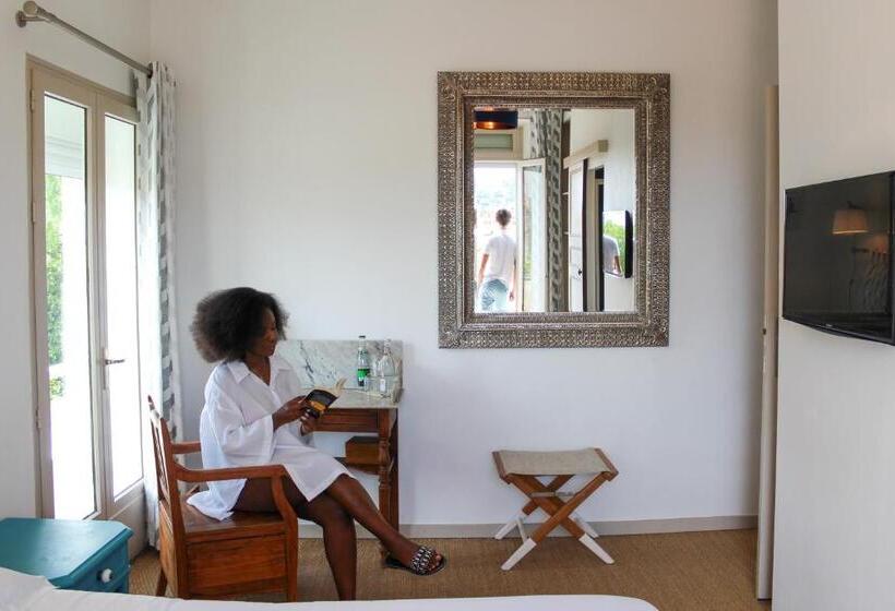 غرفة قياسية مزوَّدة بشُرفة, B&b Villa Du Roc Fleuri