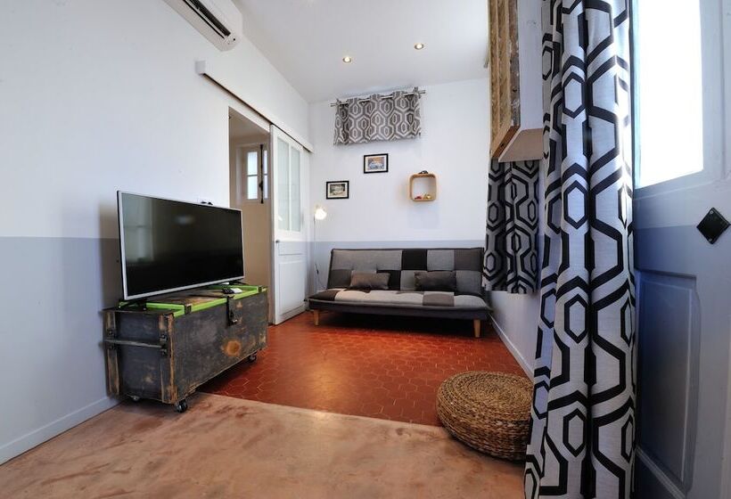 غرفة قياسية ثلاثية مزودة بتراس, B&b Villa Du Roc Fleuri