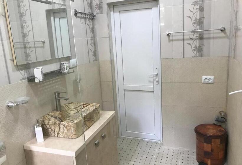 اتاق لوکس, Guesthouse Levani