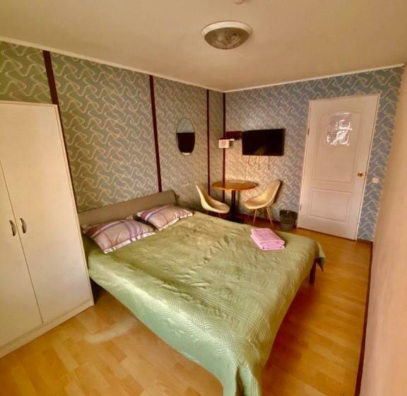 اتاق استاندارد با سرویس بهداشتی مشترک, Esentai Hostel