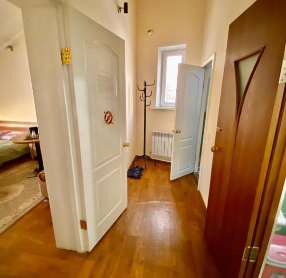 اتاق استاندارد, Esentai Hostel