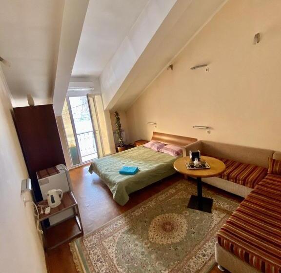 اتاق استاندارد, Esentai Hostel