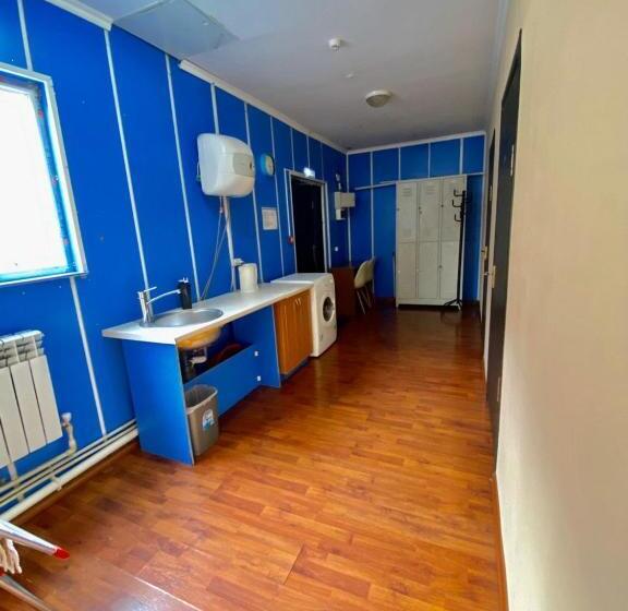 اتاق اکونومی, Esentai Hostel