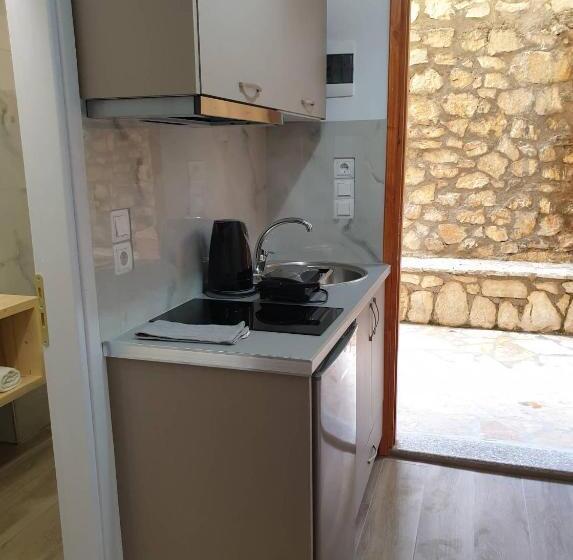 海景标准带阳台一室公寓, Apart Hotel Llazari